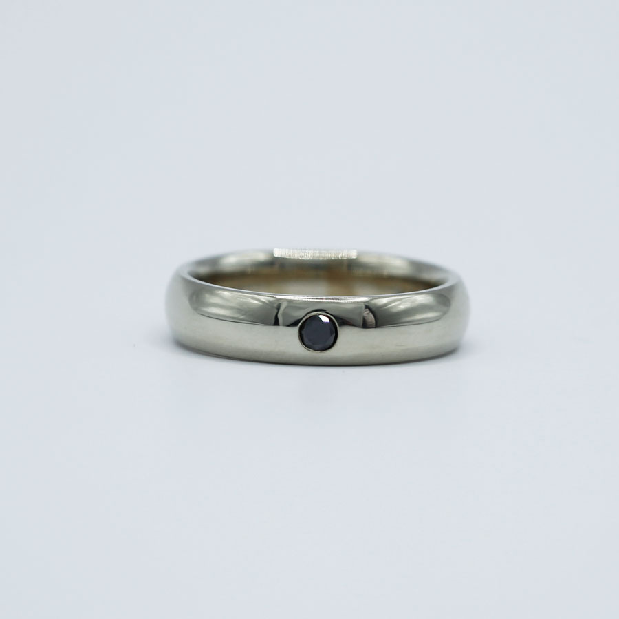 18K White Gold and Black Diamond Ring