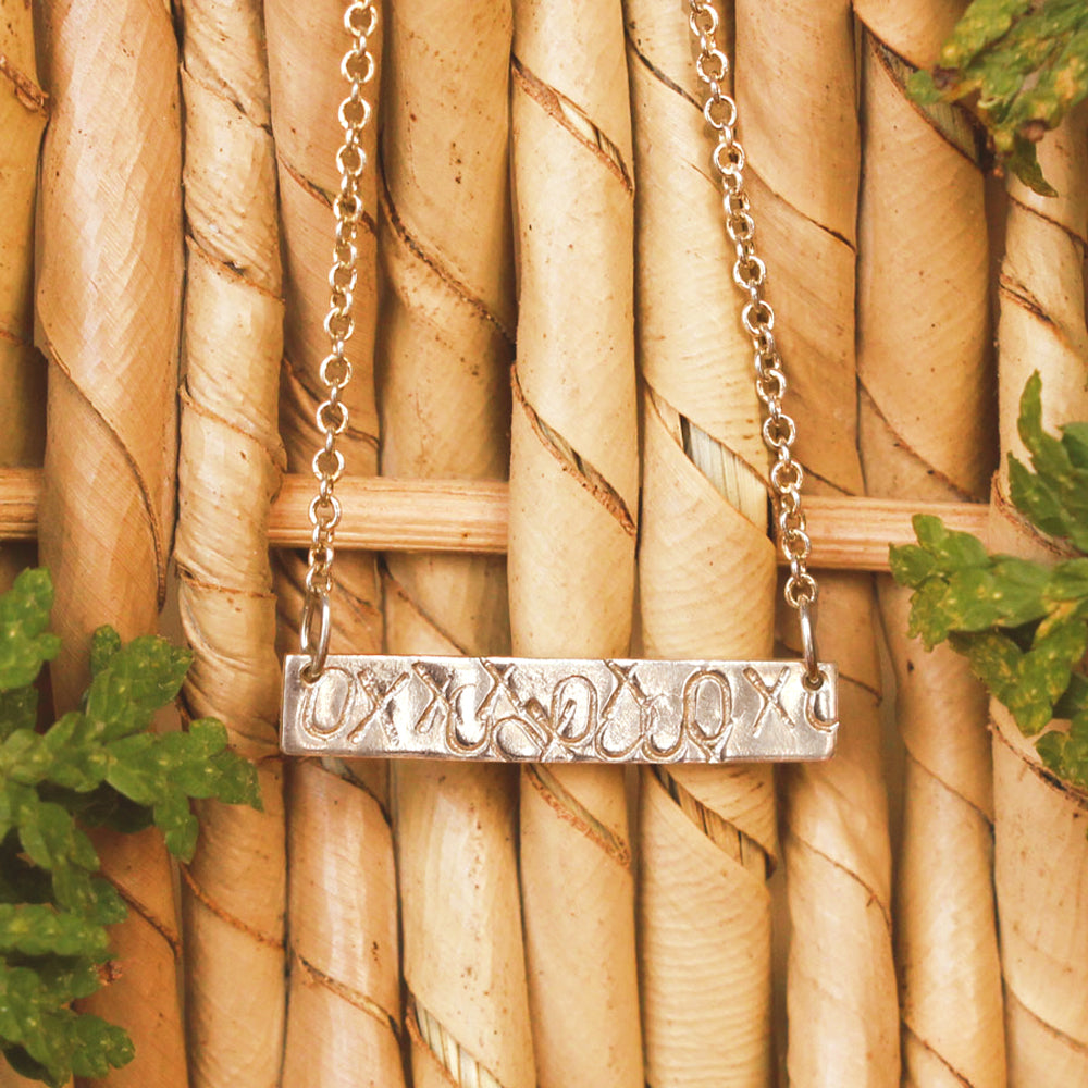 MOROKA Kisses & Hugs Bar Necklace in Sterling Silver