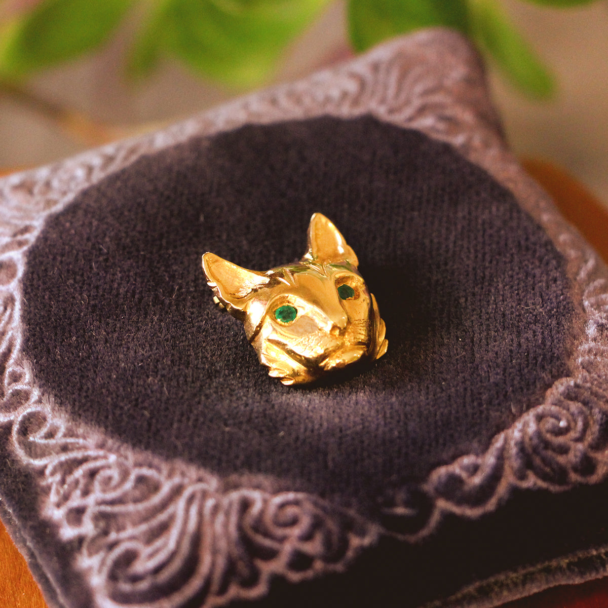 14K Yellow Gold and Emerald Cat Pin
