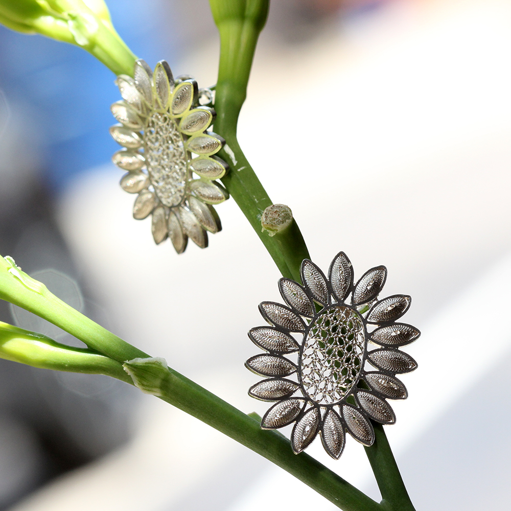 Muxi Silver Oval Blossom Earrings