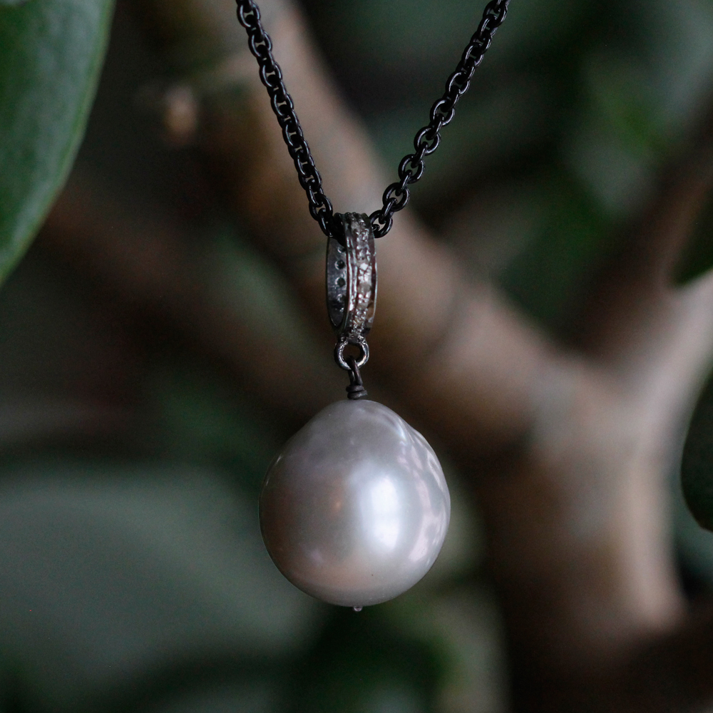 MOROKA Diamond and Pearl Pendant