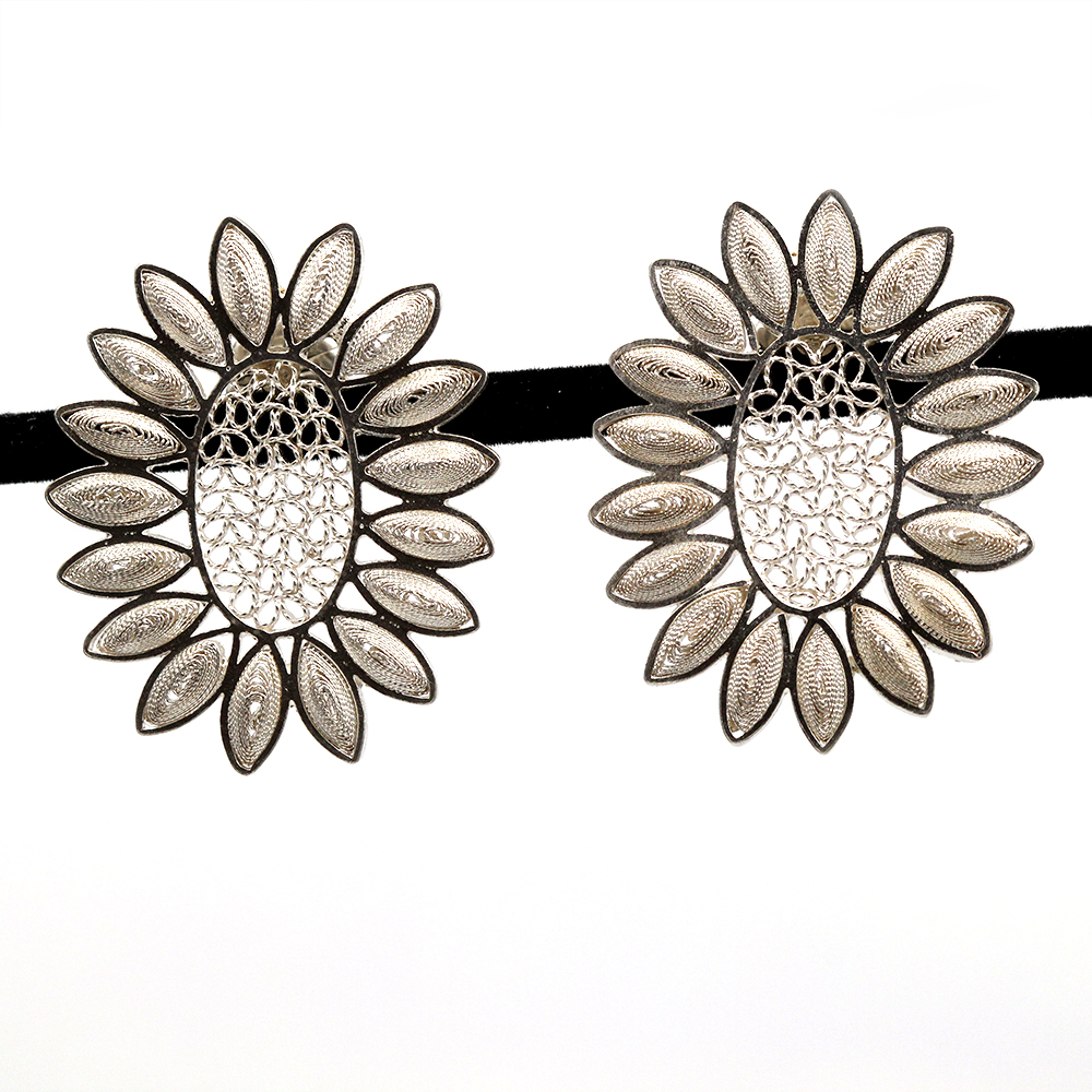 Muxi Silver Oval Blossom Earrings