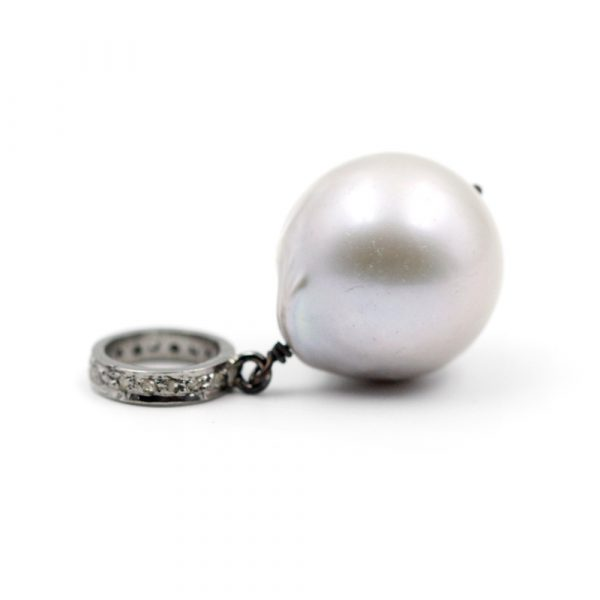 MOROKA Diamond and Pearl Pendant