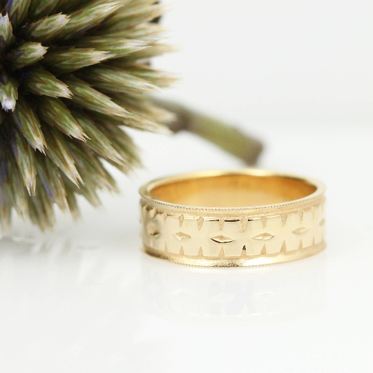 14K Yellow Gold Victorian-Inspired Wedding Band