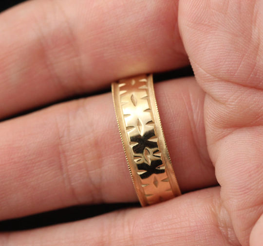 14K Yellow Gold Victorian-Inspired Wedding Band