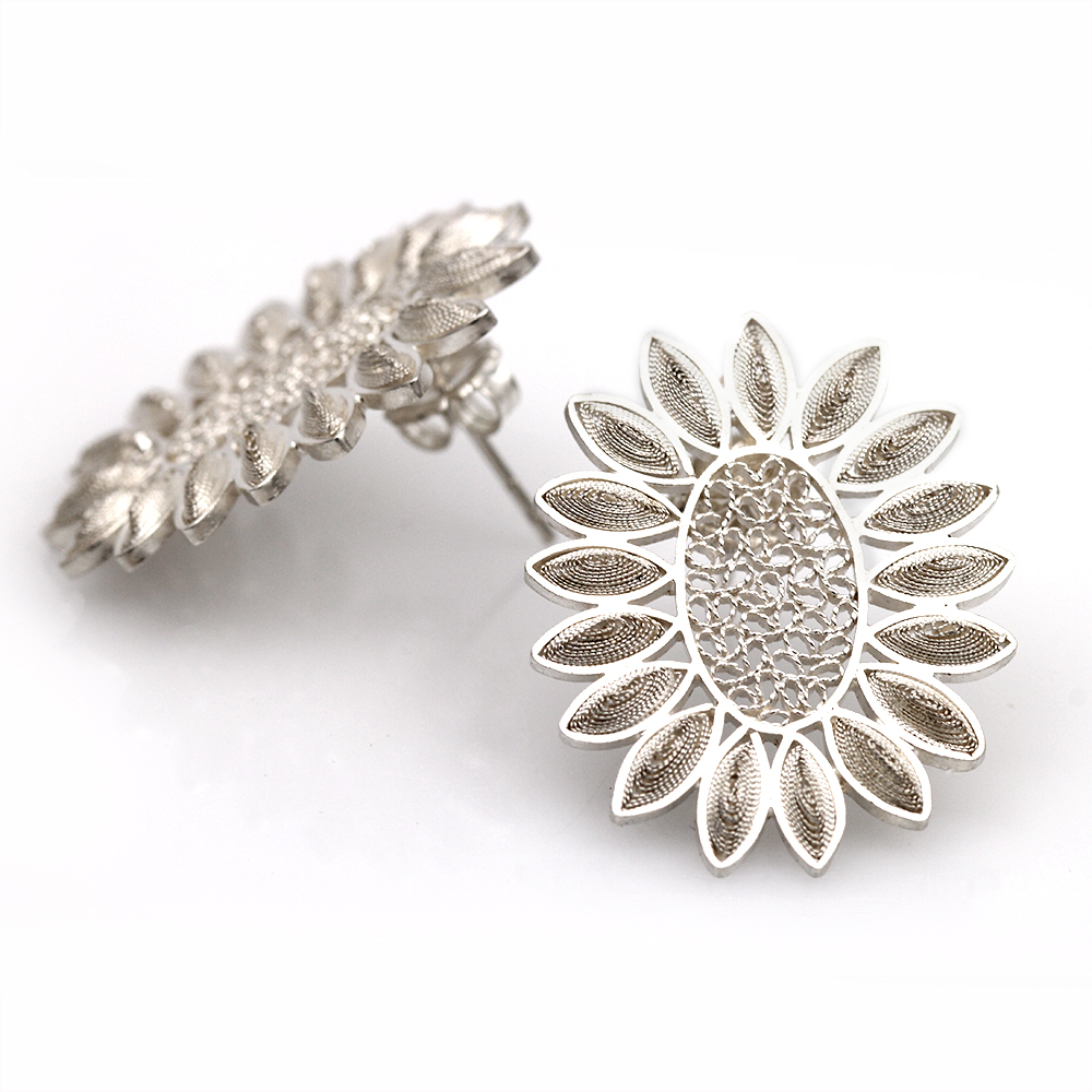 Muxi Silver Oval Blossom Earrings